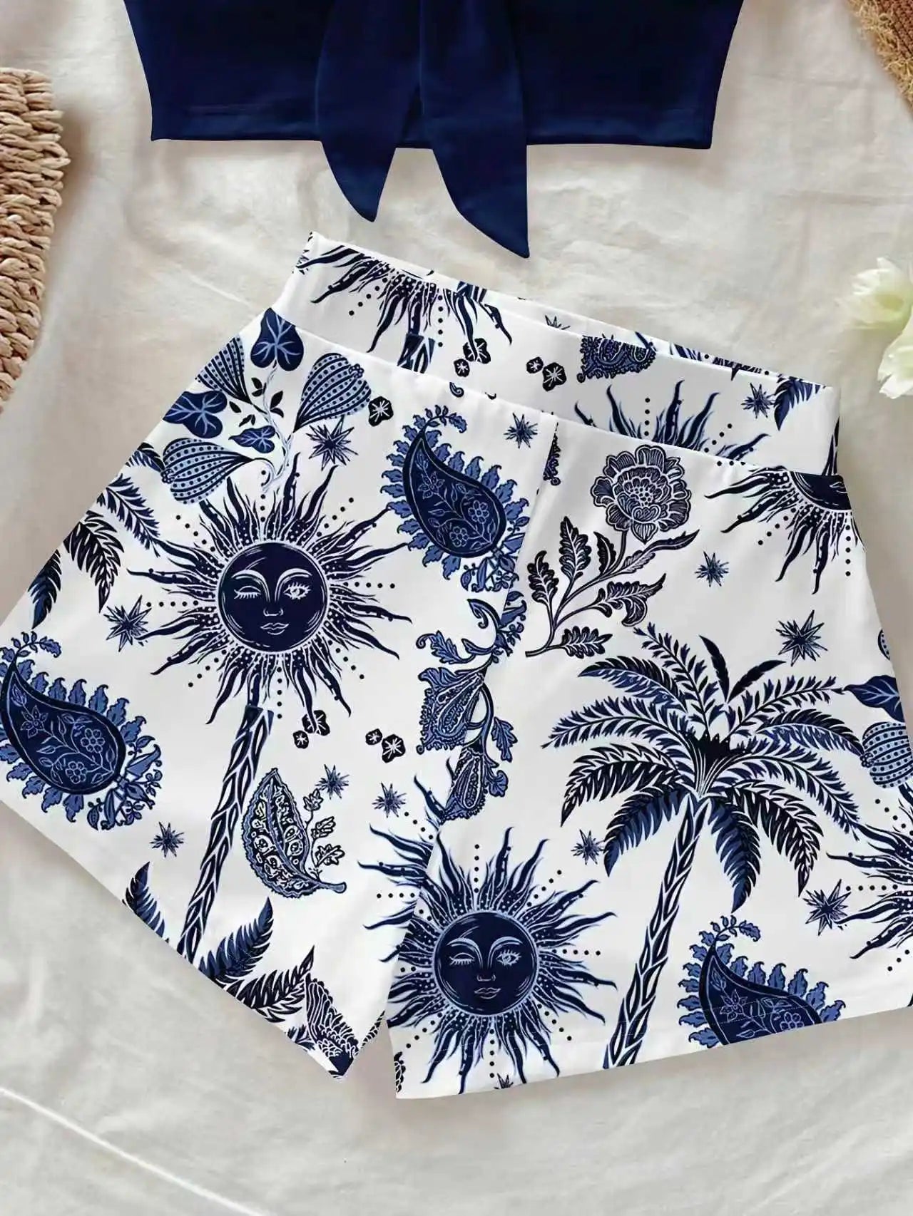 Women's summer vacation coconut tree and Sun God cashew print 2-piece set, suitable for vacation, summer, and fashionable spring