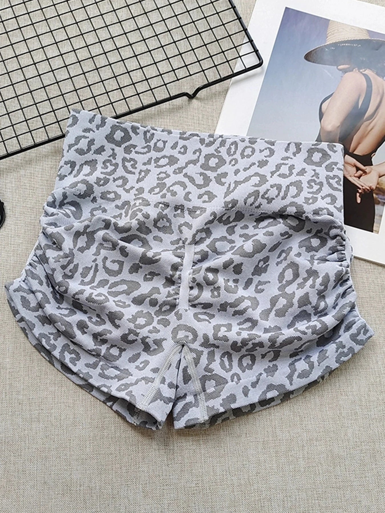 Fashion Leopard-Print Seamless Yoga Shorts for Women - High-Waisted Butt-Lifting & Skin-Tight Fitness Pants
