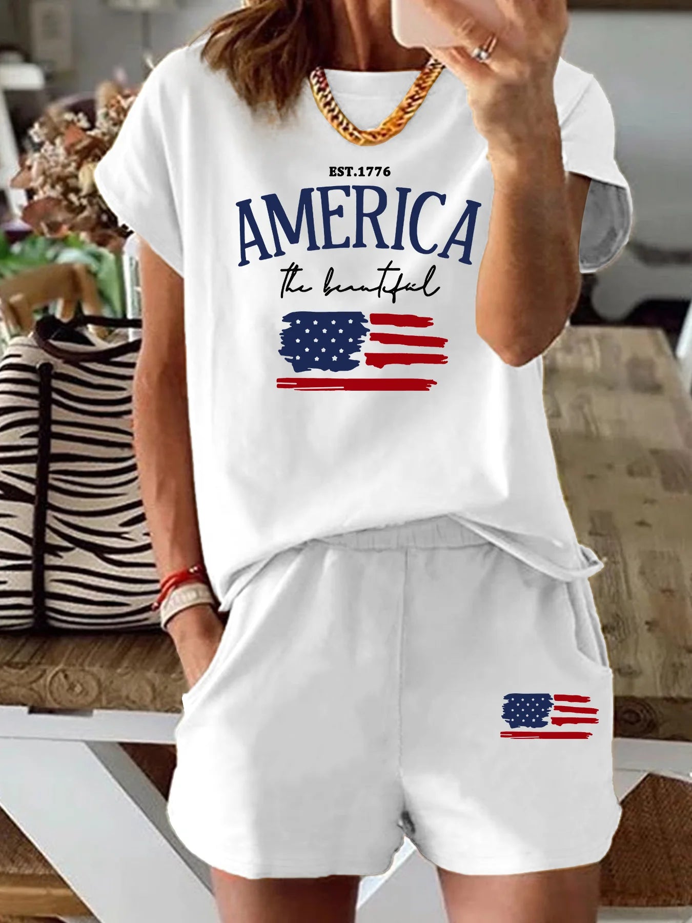 Summer women's Comfortable and loose white cartoon print casual loose round neck short sleeved T-shirt shorts two-piece set