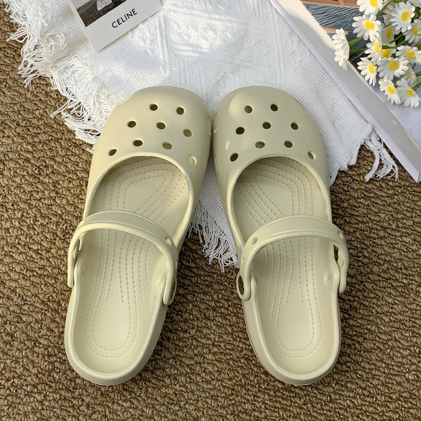 Summer New Women's Cute Ballet Hole Shoes Retro EVA Outer Wear Mary Jane Shoes Anti Slip Outdoor Beach Sandals