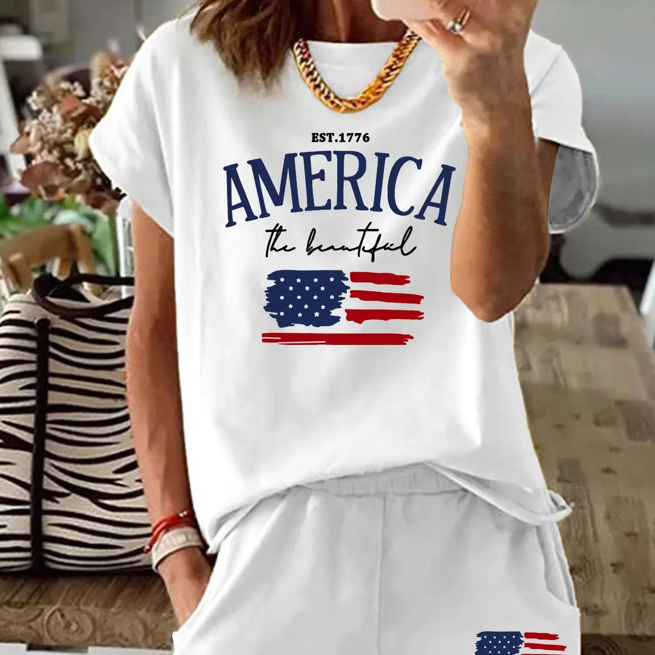 Summer women's Comfortable and loose white cartoon print casual loose round neck short sleeved T-shirt shorts two-piece set