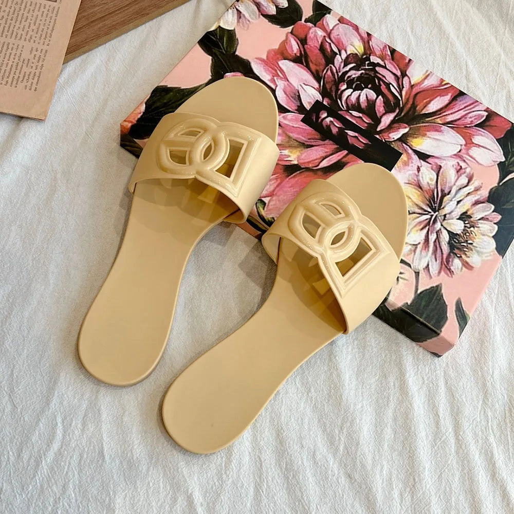 2026 Summer New Women's Casual Versatile Cool Slippers Beach Non Slip Flat Slippers