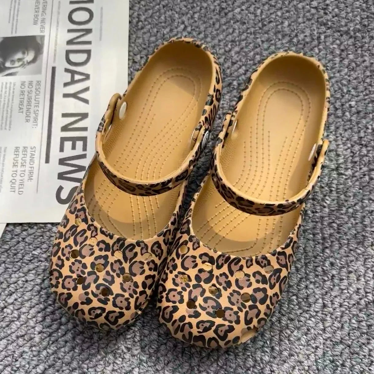 Summer New Women's Cute Ballet Hole Shoes Retro EVA Outer Wear Mary Jane Shoes Anti Slip Outdoor Beach Sandals