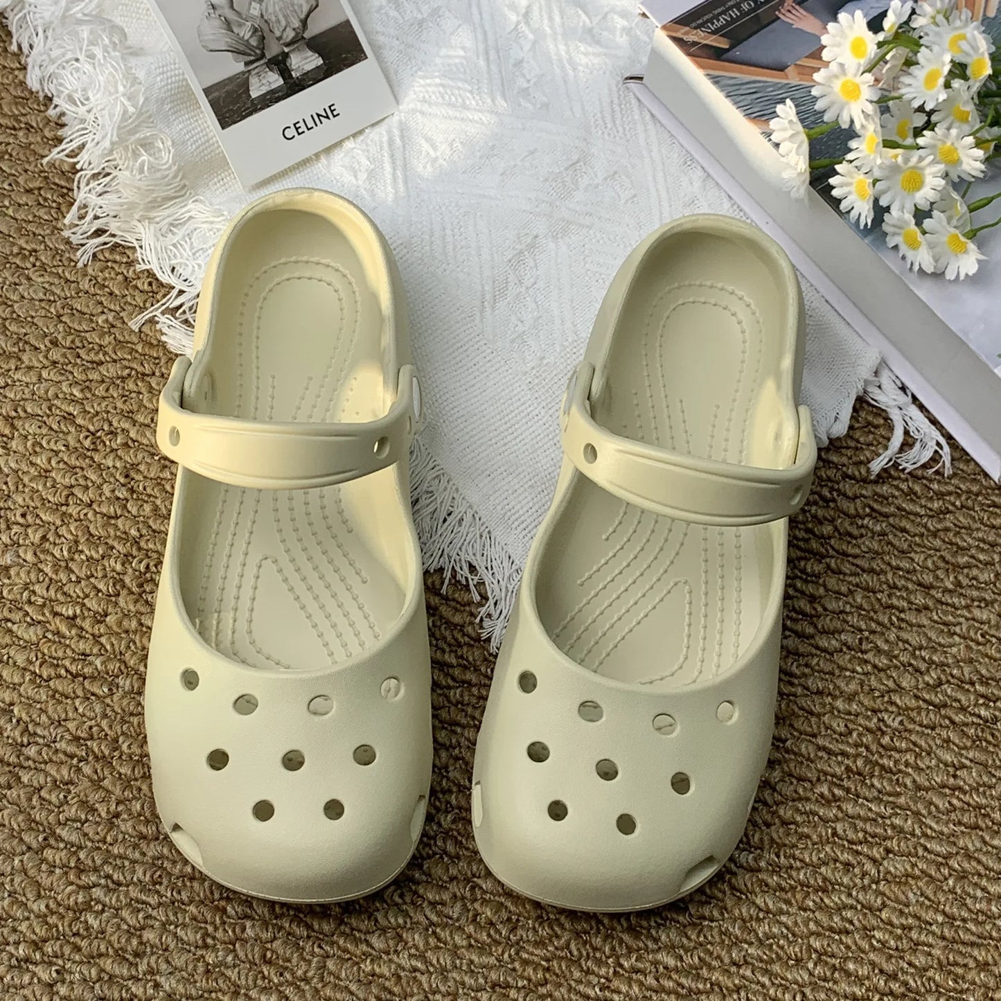 Summer New Women's Cute Ballet Hole Shoes Retro EVA Outer Wear Mary Jane Shoes Anti Slip Outdoor Beach Sandals